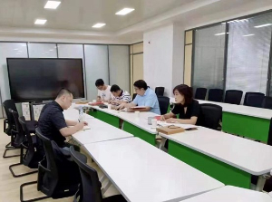 中南制藥機械廠總經(jīng)理前往江蘇食品藥品職業(yè)技術(shù)學(xué)院進行溝通